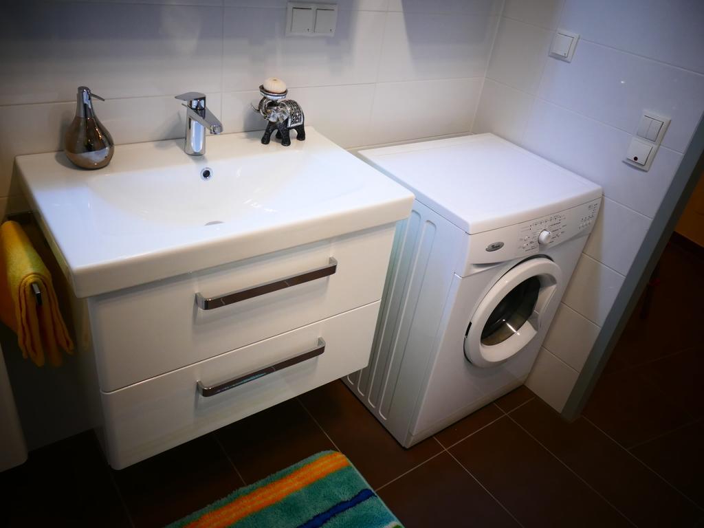 Chads City Apartment Mit Tiefgarage Free Parking Graz Exterior photo